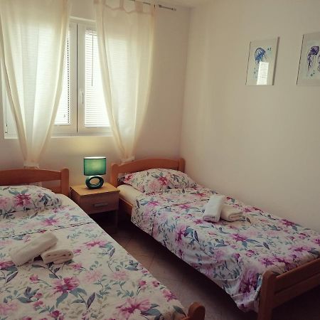 Apartment Vesna Vir Exterior photo