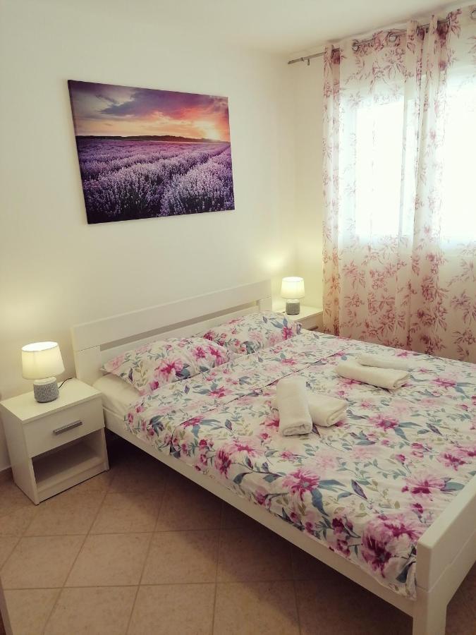 Apartment Vesna Vir Exterior photo